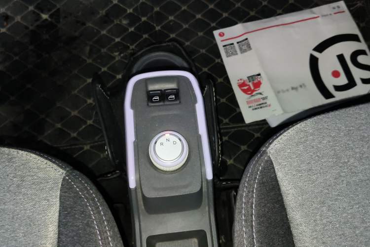 Used Chery QQ Ice Cream 2022 170km Sundae Phosphate Lithium-Ion Gear Lever