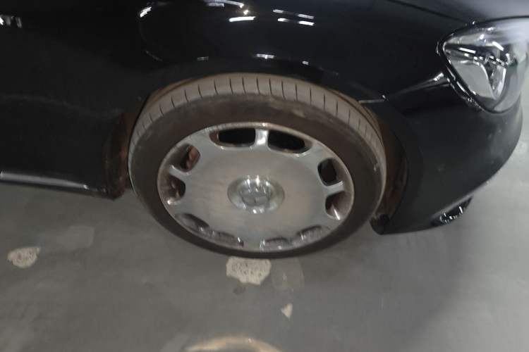 Used Mercedes-Benz Maybach S-Class 2019 S 450 4MATIC Right Front Wheel Hub