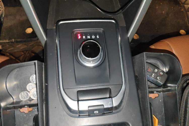 Used Land Rover Discovery Sport 2015 2.0T SE Gear Lever