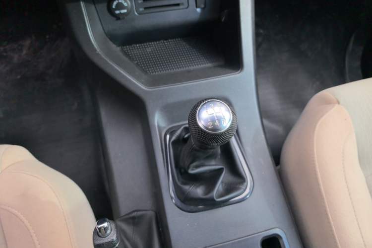 Used FORTHING Lingzhi 2022 M5 1.6L Practical Model 5 Seats