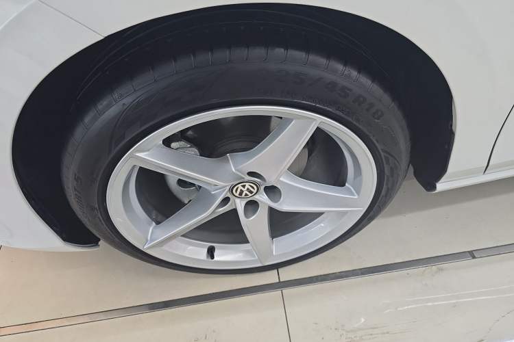 Used Volkswagen Lamando 2023 Lavida L 280TSI DSG Cool & Spicy Edition Left Front Wheel Hub