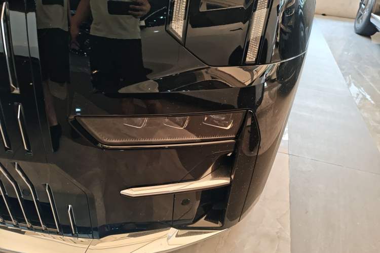 Used Zeekr 009 2024 7-Seater Aisle Version 140 kWh Left Front Headlight