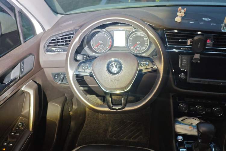Used Volkswagen Tiguan L 2017 330TSI Automatic Two-Wheel Drive Comfort Edition Steering Wheel