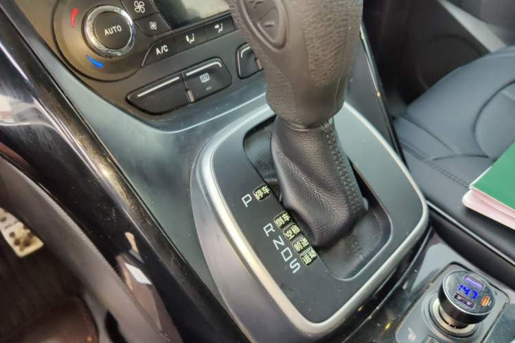 Used Ford Kuga 2013 2.0L GTDi Four-Wheel-Drive Sport Model Gear Lever