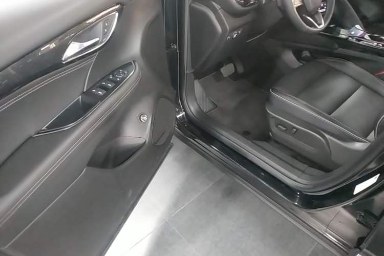 Used Buick Envision 2023 Encore Plus 652T Five-Seat All-Wheel-Drive Luxury Model
