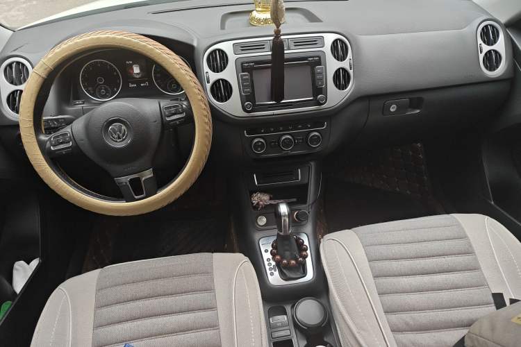 Used Volkswagen Tiguan 2016 300TSI Automatic All-Wheel Drive Luxury Edition Center Console