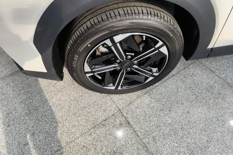 Used Lynk & Co 06 EM-P 2025 EM-P 126 Long-Range Max Left Front Wheel Hub