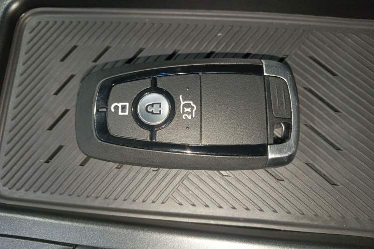 Used Ford Edge 2025 Ford Explorer L 2.0T EcoBoost E-Hybrid Four-Wheel-Drive 7-Seater Supreme Model
