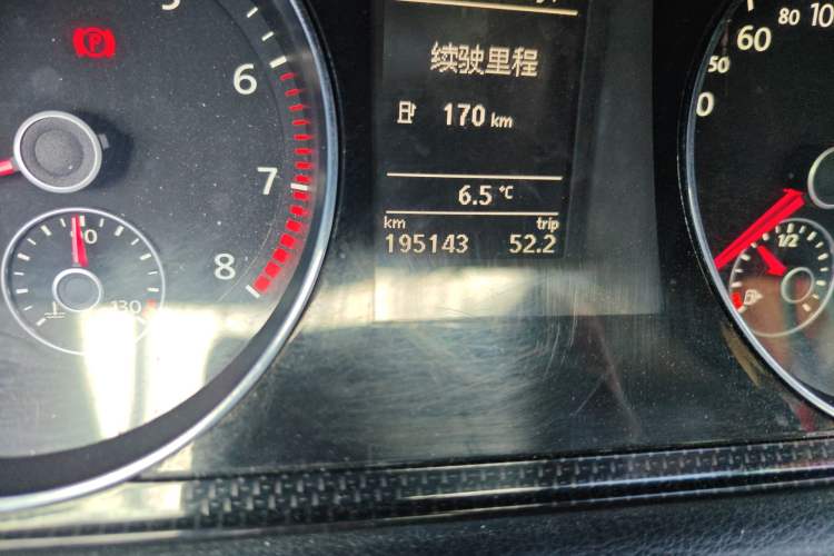 Used Volkswagen Magotan 2013 1.8TSI Luxury Model Odometer Close Up