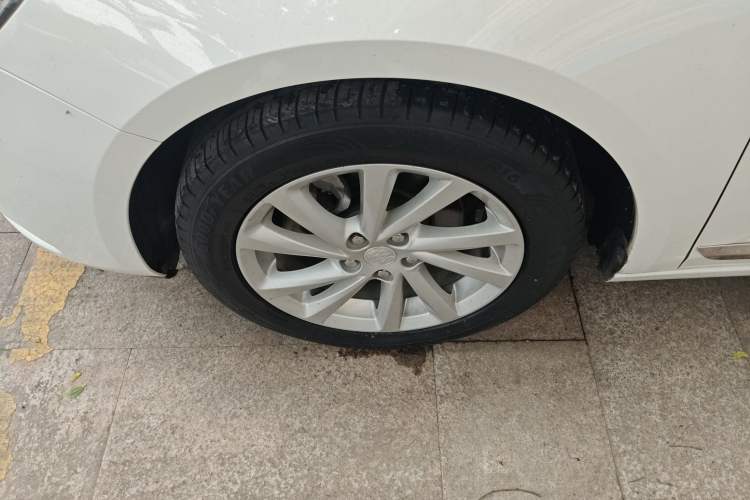 Used Buick Verano 2017 Sedan 15S Automatic Leading Model Left Front Wheel Hub