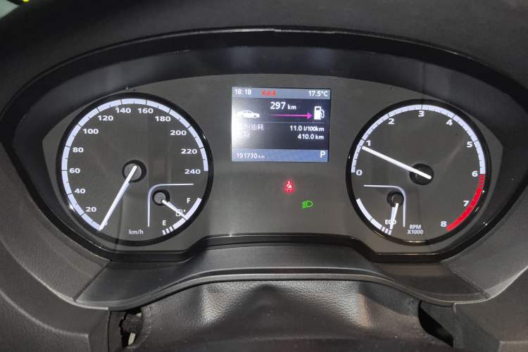 Used Qoros 3 2014 Sedan 1.6T Automatic ZhiZhen Model Odometer Close Up