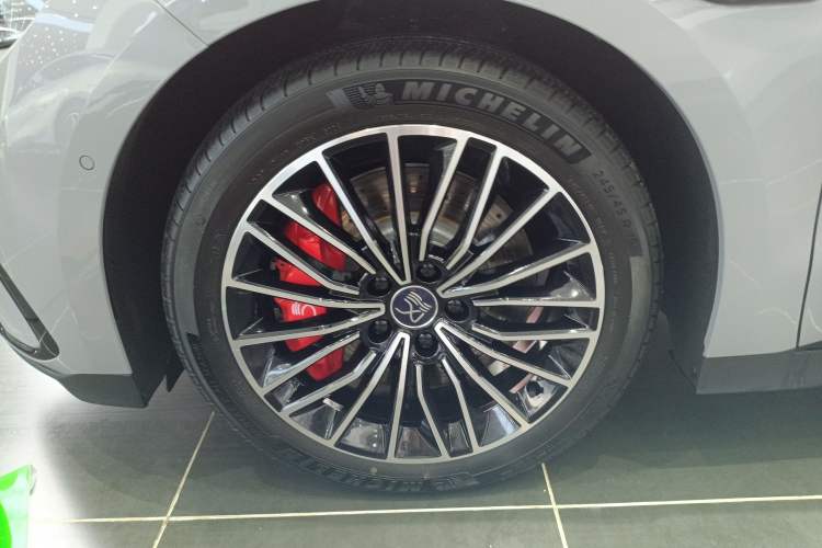 Used BYD Han 2025 EV with 701 km of Laser Radar-Enabled Intelligent Driving