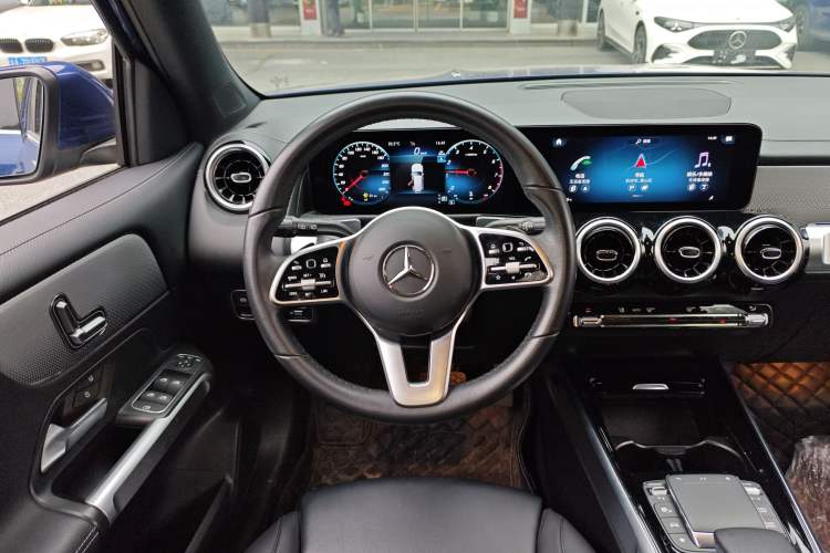 Used Mercedes-Benz GLB 2023 Refreshed GLB 200 Dynamic Edition Steering Wheel