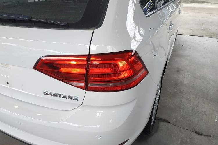 Used Volkswagen Santana 2015 Haval H6 1.6L Automatic Luxury Model Right Rear Taillight