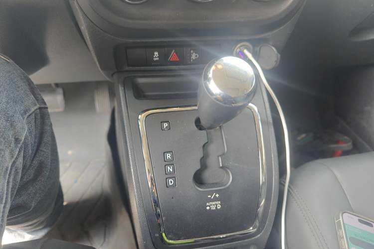 Used Jeep Patriot 2014 2.0L Sport Enhanced Edition Gear Lever