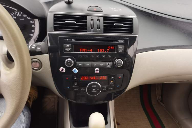 Used Nissan Tiida 2011 1.6L CVT Smart Version Audio And AC Panel