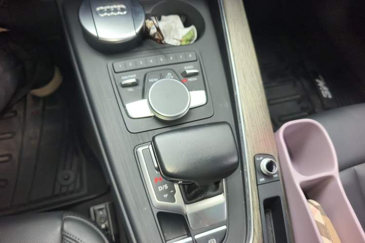 Used Audi A4L 2018 30th Anniversary Edition 40 TFSI Fashion Model
