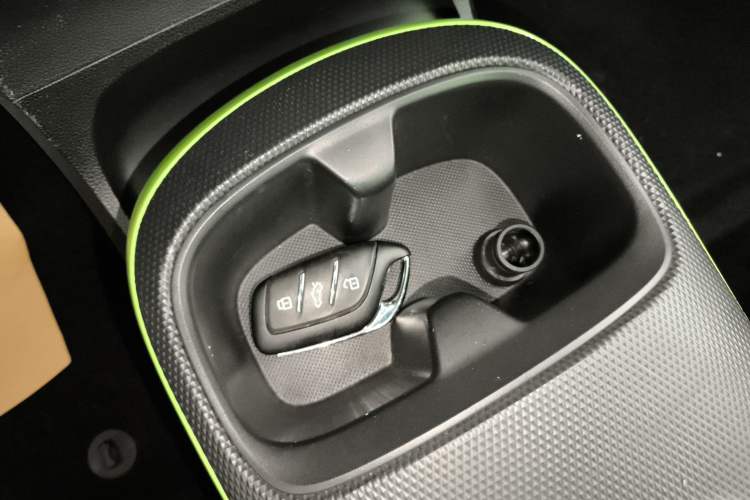 Used Roewe Clever 2021 302 km New Four-Seater Super-Efficient Version