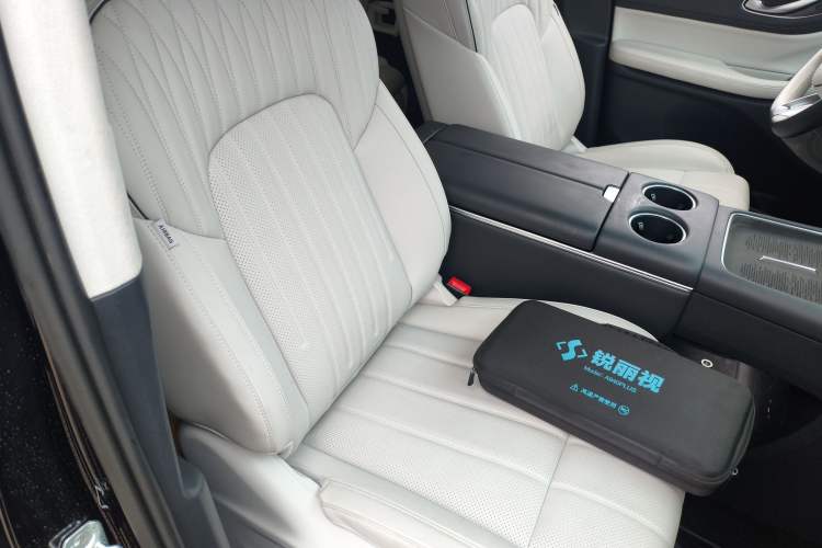 Used VOYAH Dream 2025 PHEV Four-Wheel-Drive Flagship Kunpeng Edition
