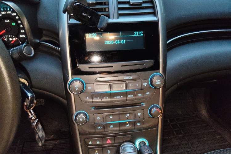 Used Chevrolet Malibu 2013 1.6T Automatic Comfort Edition Audio And AC Panel