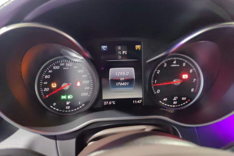 Used Mercedes-Benz GLC 2018 GLC 300 4MATIC Luxury Model Instrument Cluster