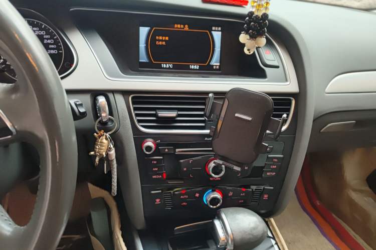 Used Audi A4L 2015 30 TFSI Automatic Comfort Model Audio And AC Panel