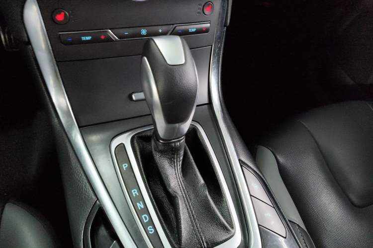 Used Ford Edge 2016 EcoBoost 330 V6 Four-Wheel Drive Sporty 7-Seater
