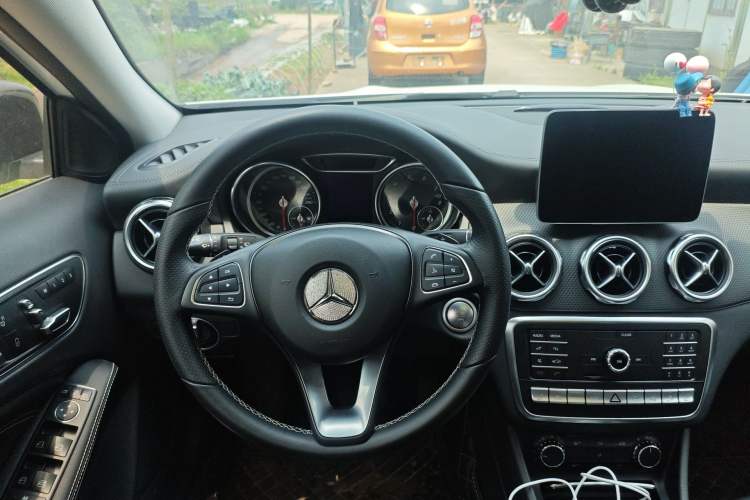 Used Mercedes-Benz GLA 2018 GLA 220 4MATIC Sport Edition Steering Wheel