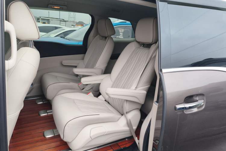 Used Buick GL8 2023 Land Executive Class 652T Luxury Model Left Rear Seat