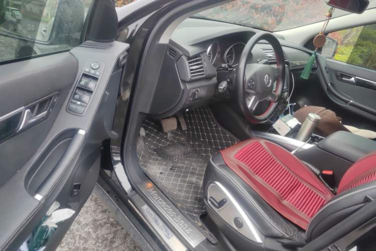 Used Mercedes-Benz R-Class 2017 R 320 4MATIC Business Edition Prestige Model