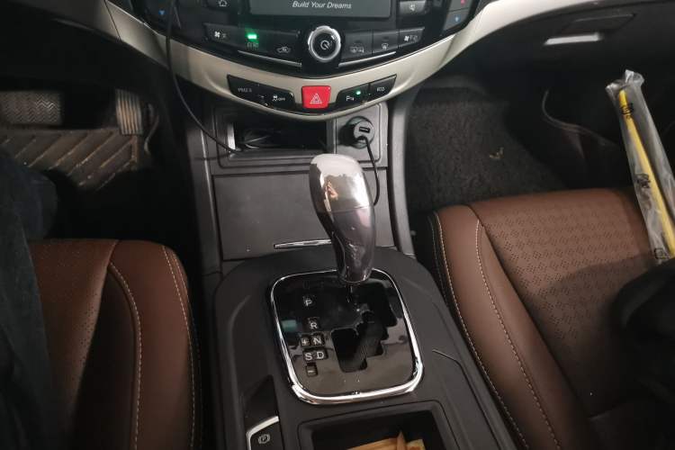 Used BYD S7 2015 2.0T Upgraded Automatic Luxury Version Gear Lever