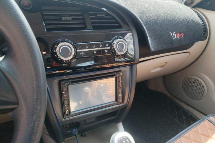 Used Soueast V3 Lingyue 2012 Revised Version 1.5L Manual – Happiness Edition Audio And AC Panel