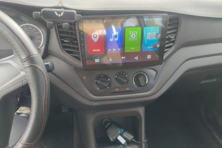 Used Wuling Hongguang V 2022 1.5L Jingqu Version Hydraulic Power Steering LAR