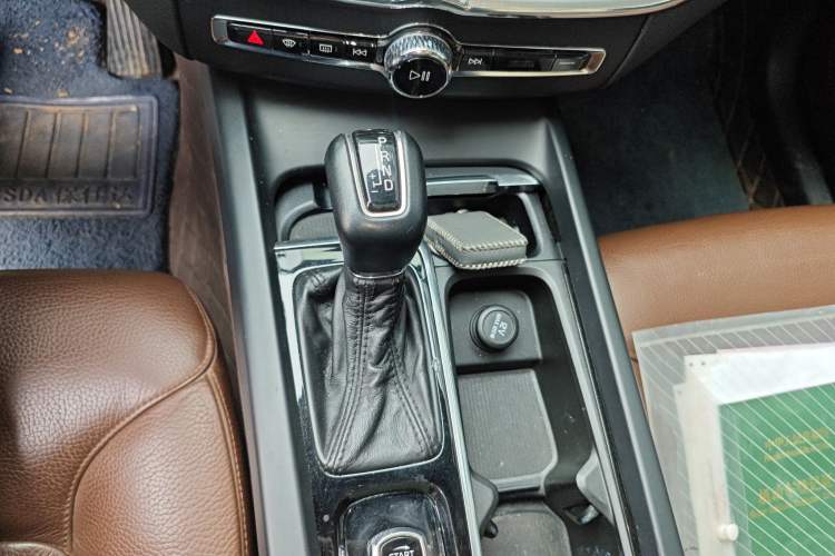 Used Volvo XC60 2019 T5 4x4 Smart Edition China V Standard