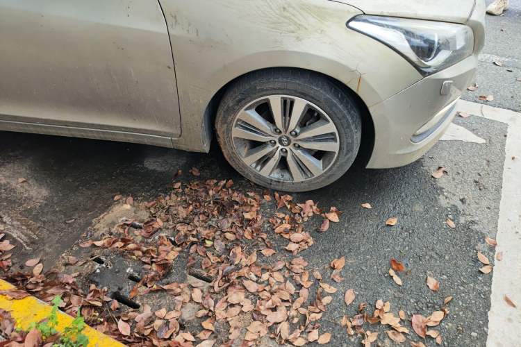 Used Hyundai Mistra 2014 1.8L Automatic Deluxe DLX Model Right Front Wheel Hub