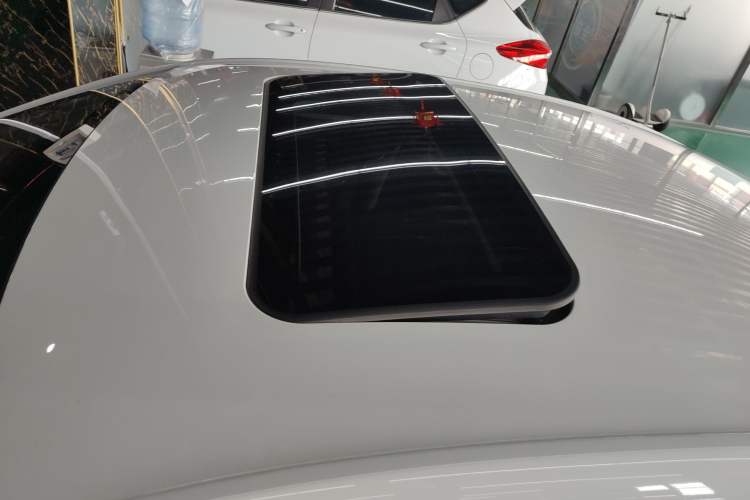 Used Roewe i5 2021 1.5L CVT Platinum Edition Roof