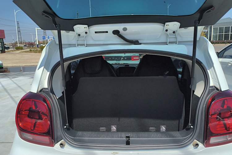 Used Roewe Clever 2022 311km QiQi BoBo Edition Trunk