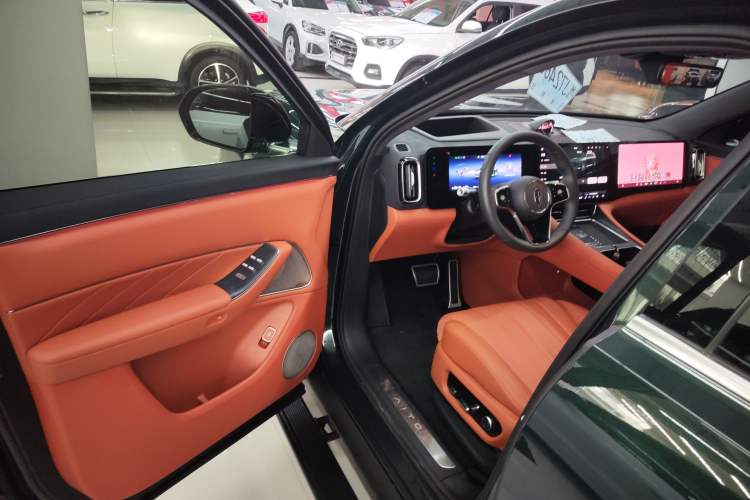 Used Hima AITO M8 2025 Extended-Range Ultra Version 53.4 kWh 6-Seater Edition Driver Seat