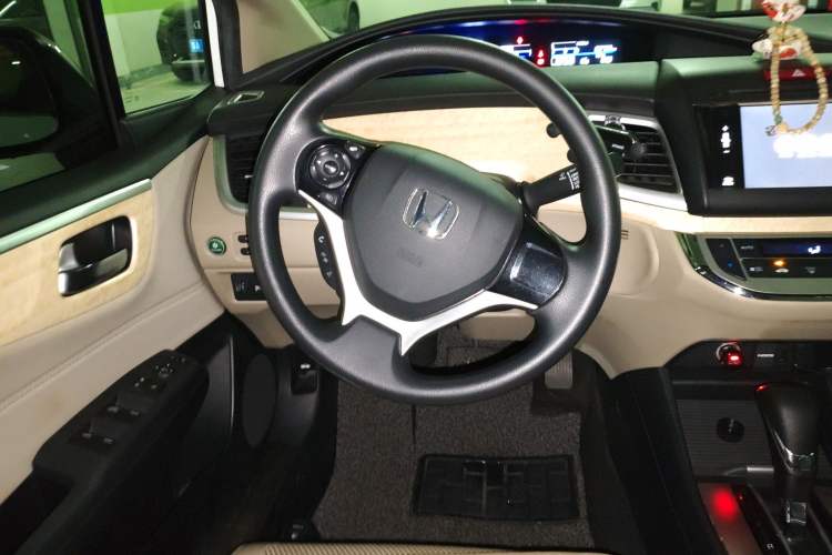 Used Honda Jade 2013 1.8L automatic Comfort version 5 seats