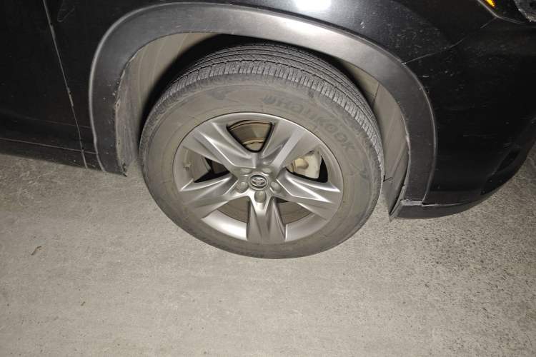 Used Toyota Highlander 2018 2.0T Four-Wheel Drive Luxury Edition 7 Seats China V Emission Standard
