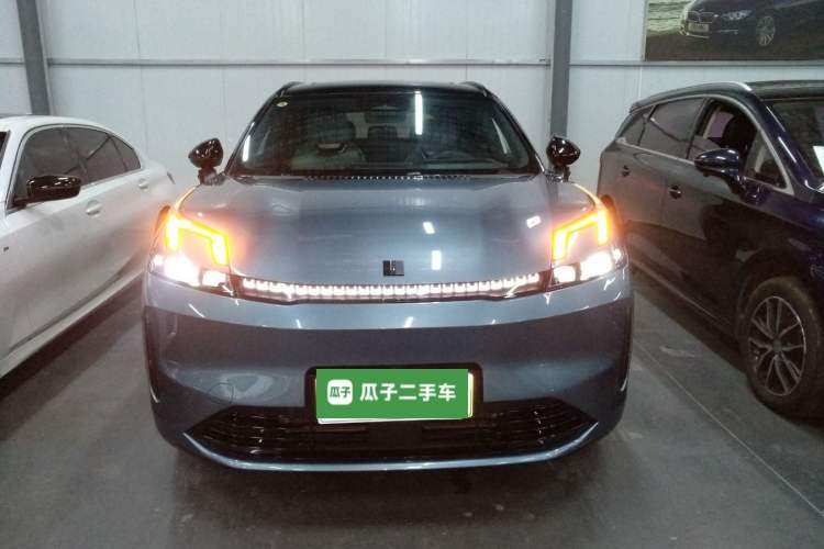 Used Lynk & Co 08 EM-P 2025 220 km All-Wheel-Drive Performance Halo