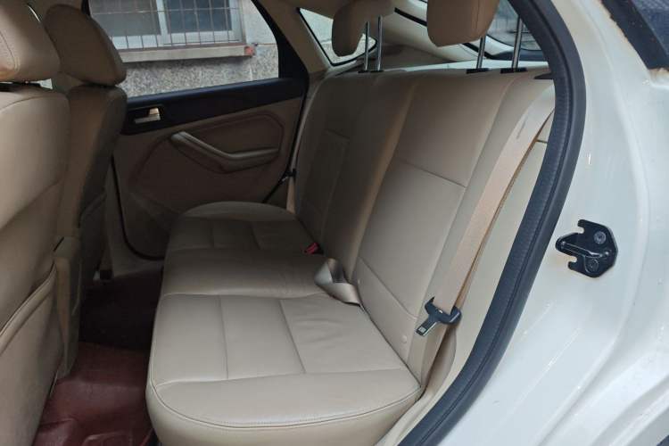 Used Ford Focus 2013 Hatchback Classic 1.8L Automatic Fashion Edition
