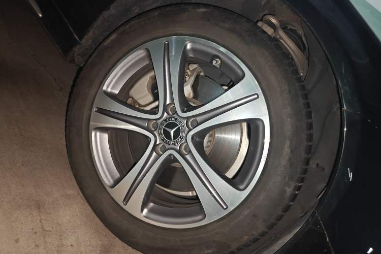 Used Mercedes-Benz C-Class 2021 C 260 L Sport Edition Right Front Wheel Hub