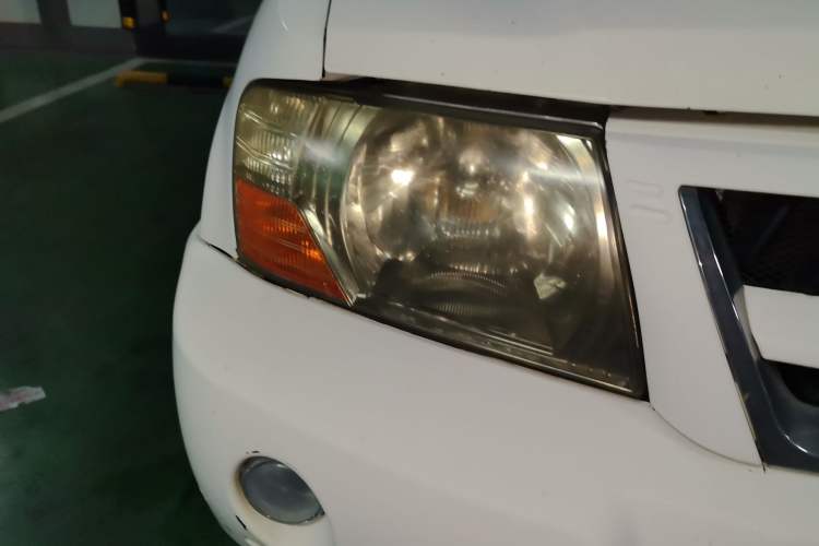 Used Mitsubishi Pajero 2011 V73 3.0L MT GL Right Front Headlight