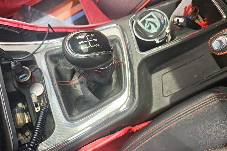 Used Baojun 560 2015 1.8L manual luxury version Gear Lever