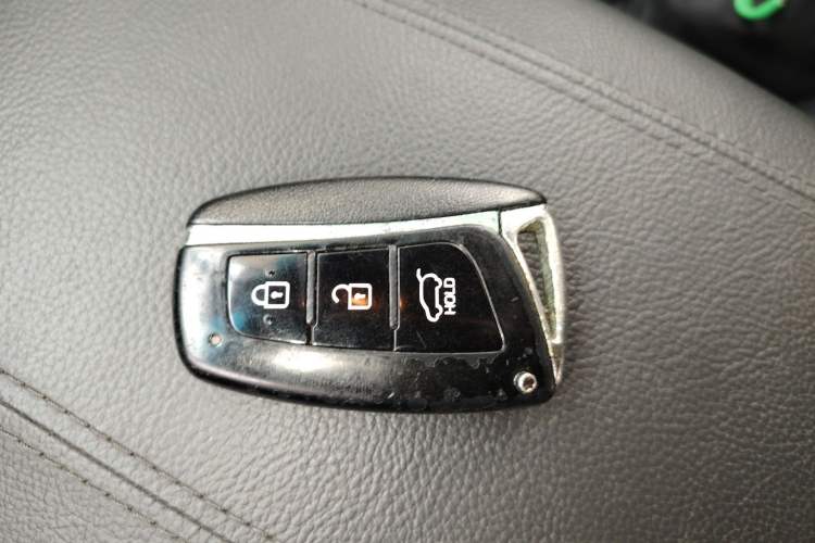 Used Hyundai Santa Fe 2015 2.0T Automatic Two-Wheel Drive Smart Version 5 Seats