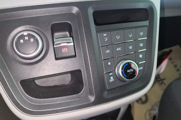 Used JAC Refine E4 2024 Revised Elite Edition