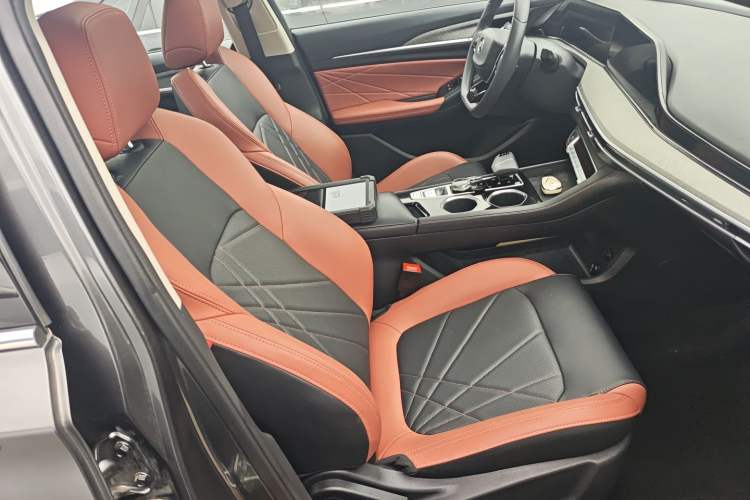 Used CHANGAN Eado 2023 Changan Edition PLUS Blue Whale NE 1.4T GDI DCT Prestige Version Right Front Seat