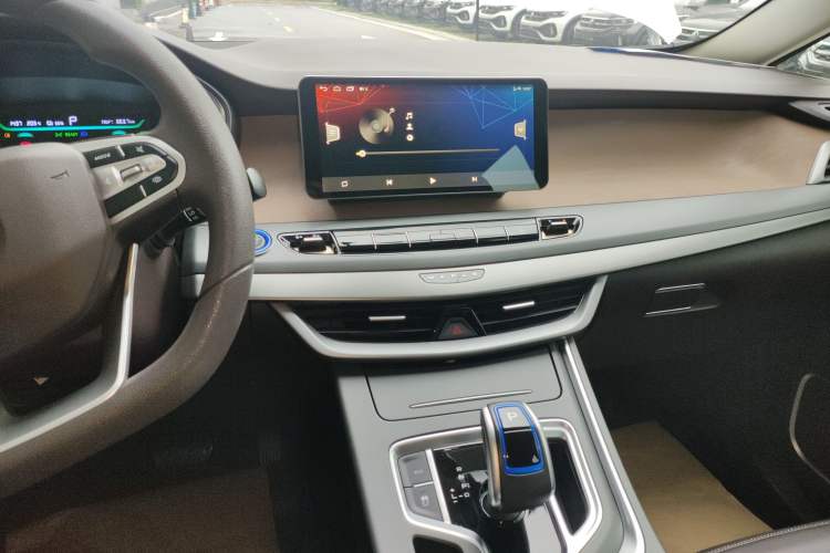 Used Livan Maple 80v L 2024 515 km Range 7 Seats