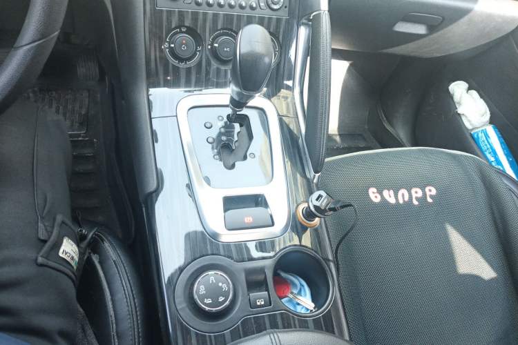 Used Peugeot 3008 2015 1.6THP Automatic Classic Edition Gear Lever